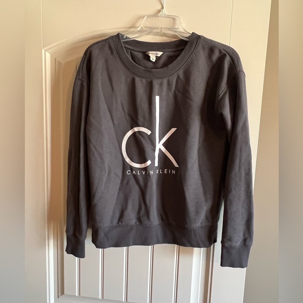 Calvin Klein sweatshirt size S